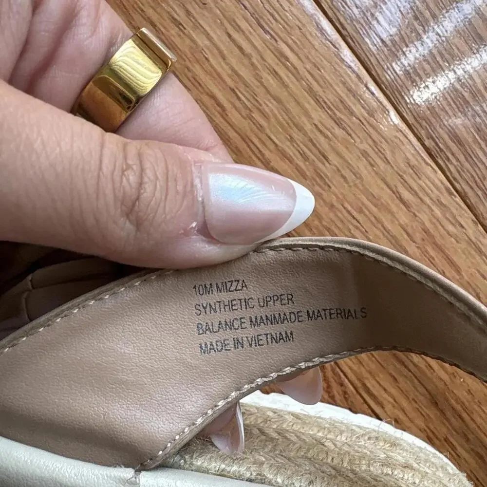 Dolce Vita Women's cream tan Sandals